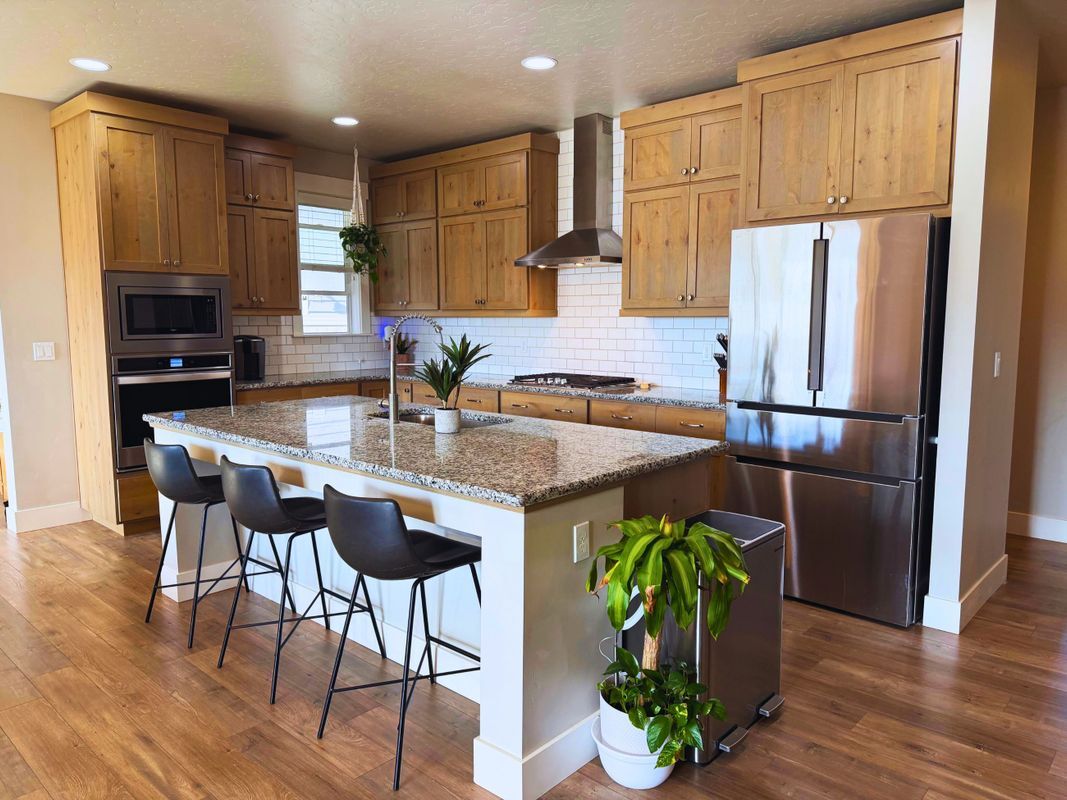 Building Photo - 1343 E Fort Erie St