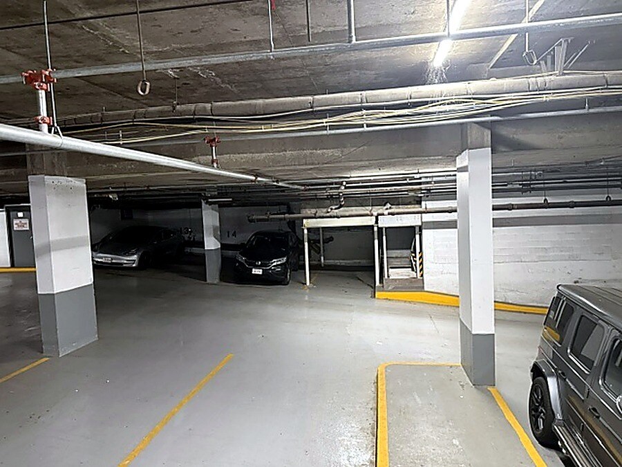 Parking - 566 Commonwealth Ave