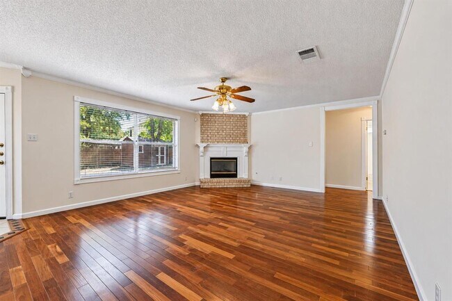 Building Photo - 2616 Oakwood Glen Dr