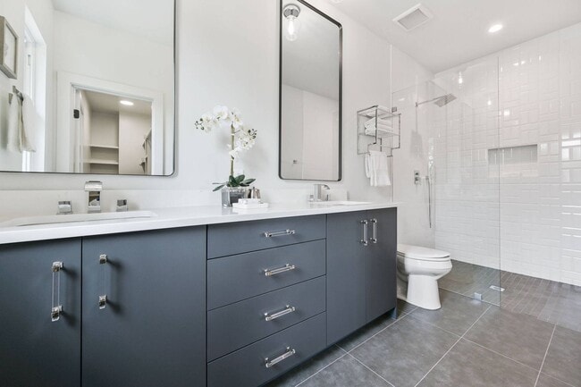 Building Photo - Premium Central Austin New Construction