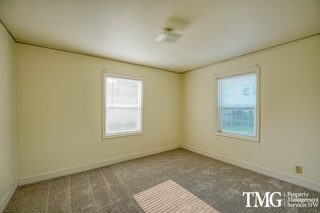 Building Photo - Adorable 3BD Home with Tons of Vintage Charm!