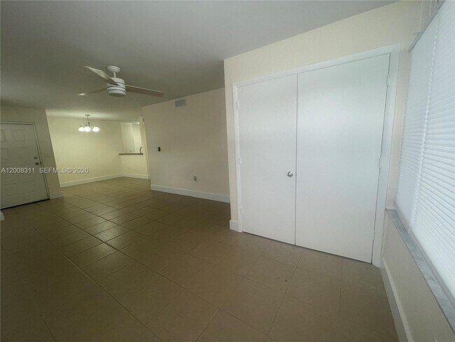 Building Photo - 2811 N Oakland Forest Dr