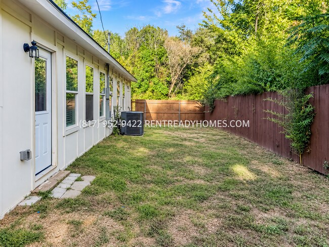 Building Photo - 104 Bryan Dr