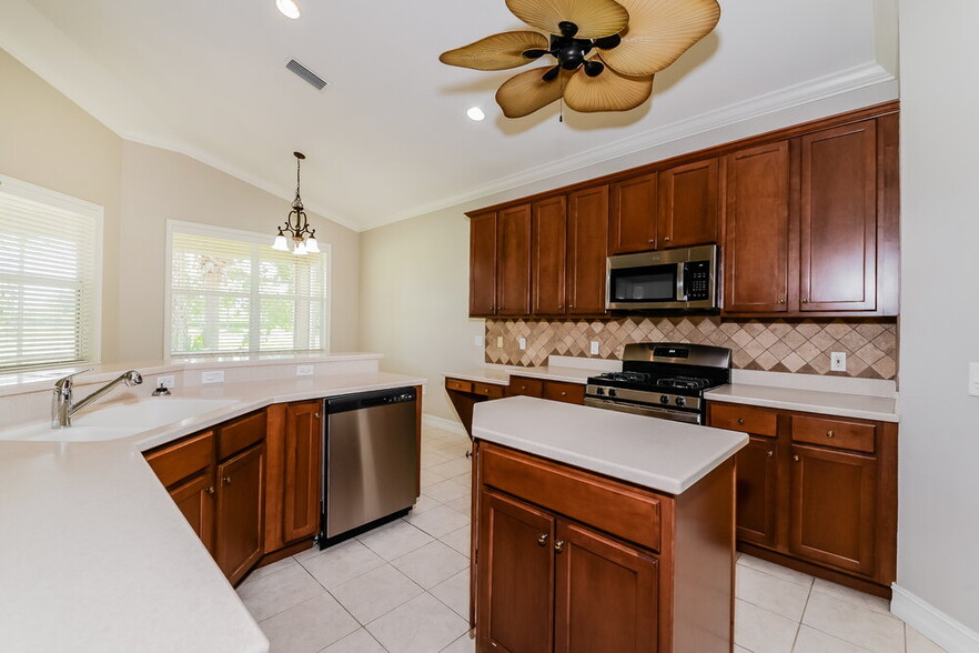 Building Photo - 6340 Rookery Cir