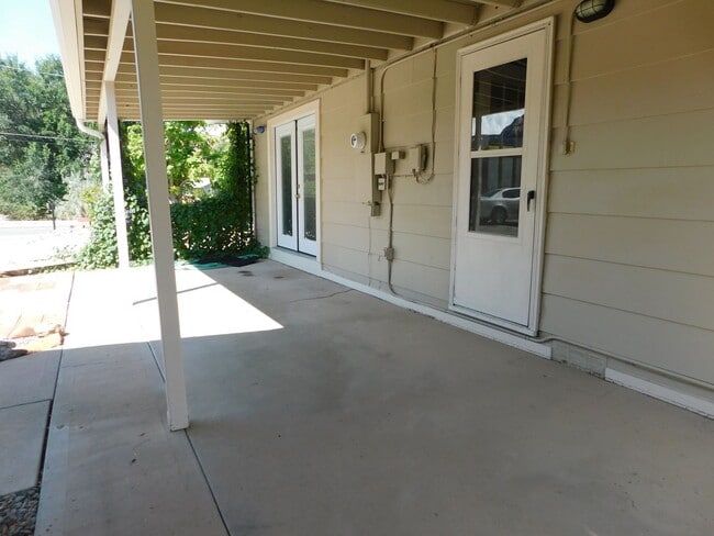 Building Photo - REDUCED - Redlands Home with Great Views