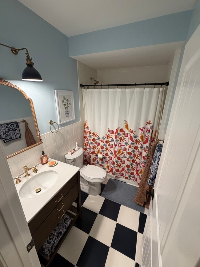 Building Photo - 2416 W Thomas St