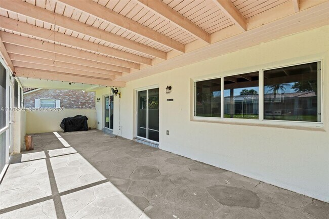 Building Photo - 3165 NW 116th Ave