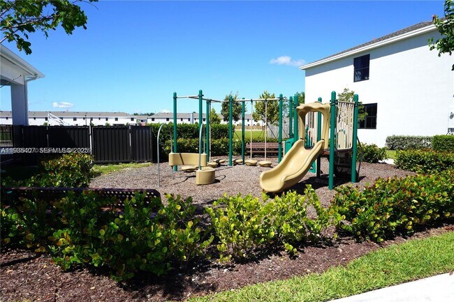 Building Photo - 1596 NE 3rd Ave