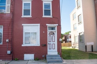 Building Photo - 307 Muench St