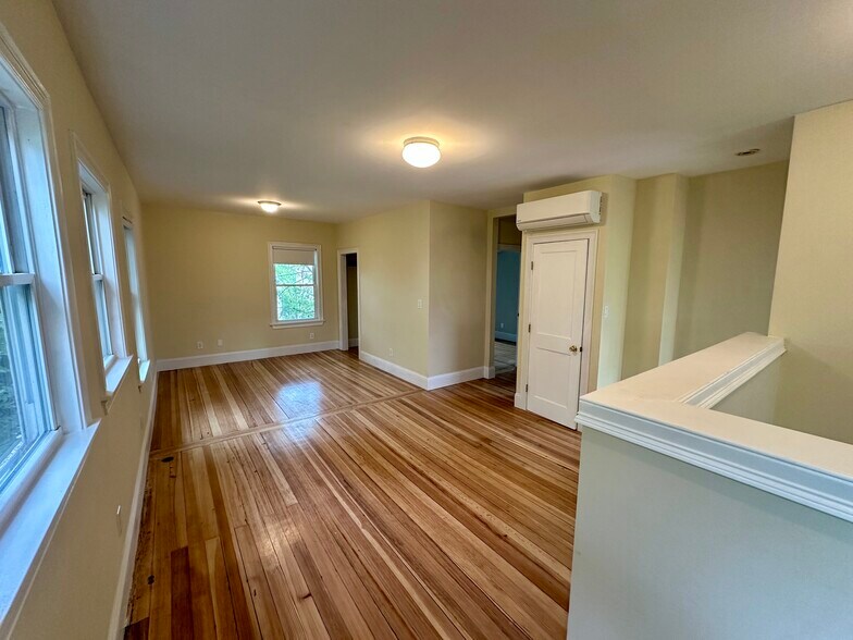 3rd floor upstairs hall//living room/studio space - 135 W Park St