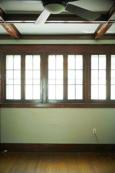 Building Photo - 489 Norwood Ave