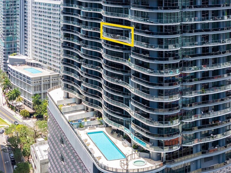 Building Photo - 1000 Brickell Plz
