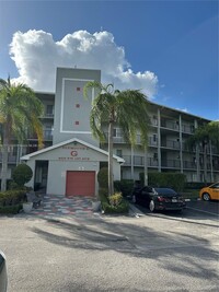 Building Photo - 800 SW 137th Ave