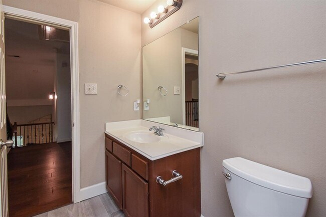 Building Photo - 16915 Locust Springs Dr