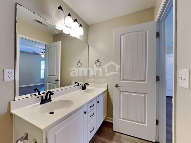 Building Photo - 138 Kimberton Ave