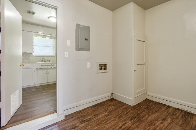 Building Photo - 1509 NE 33rd St