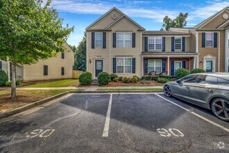 Building Photo - SPACIOUS 3 BEDROOM TOWNHOME