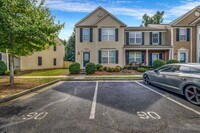 Building Photo - SPACIOUS 3 BEDROOM TOWNHOME