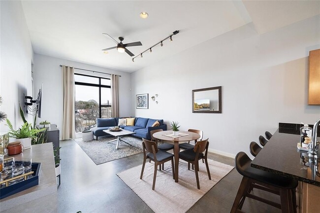 Building Photo - 2525 S Lamar Blvd