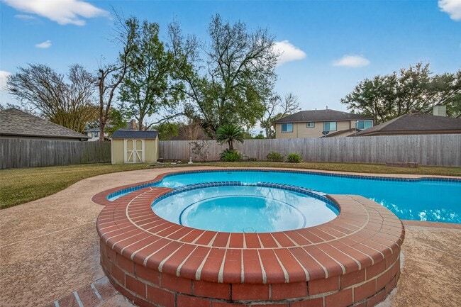 Building Photo - 3204 Farmers Field