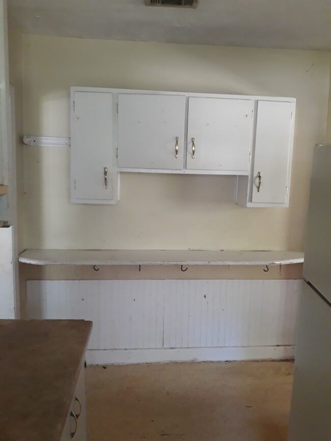 Building Photo - 1001 Lucas St