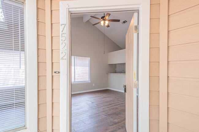 Building Photo - 7522 Pepperbrook Dr