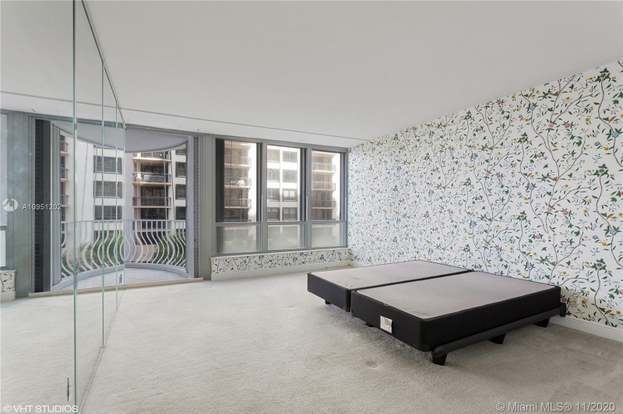 Building Photo - 10155 Collins Ave