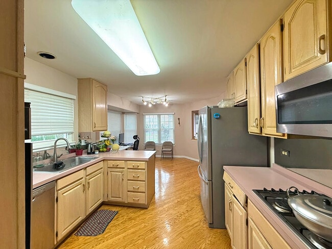 Building Photo - 991 Sweetflower Dr
