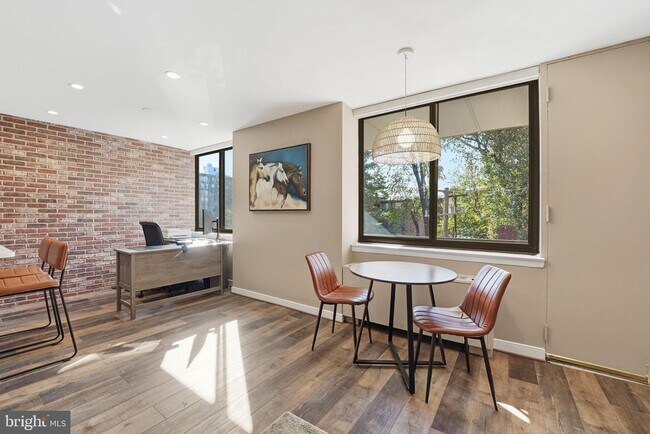 Building Photo - 4390 Lorcom Ln