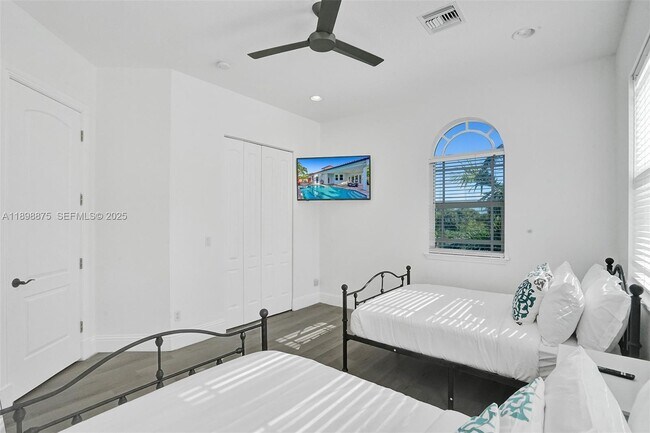 Building Photo - 1207 SW 21st St