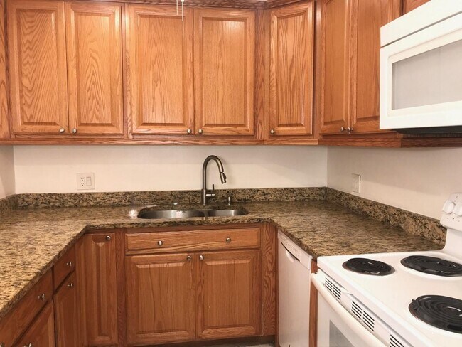 Building Photo - 733 SE 1st Way