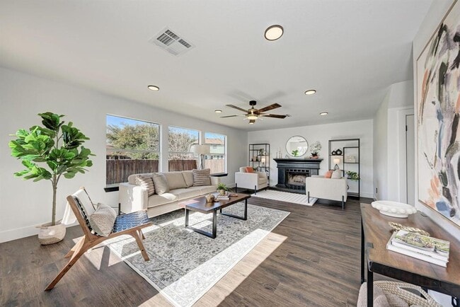 Building Photo - 801 Black Isle Dr