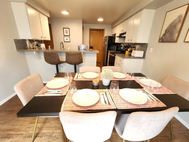 Building Photo - 15904 Admiralty Way