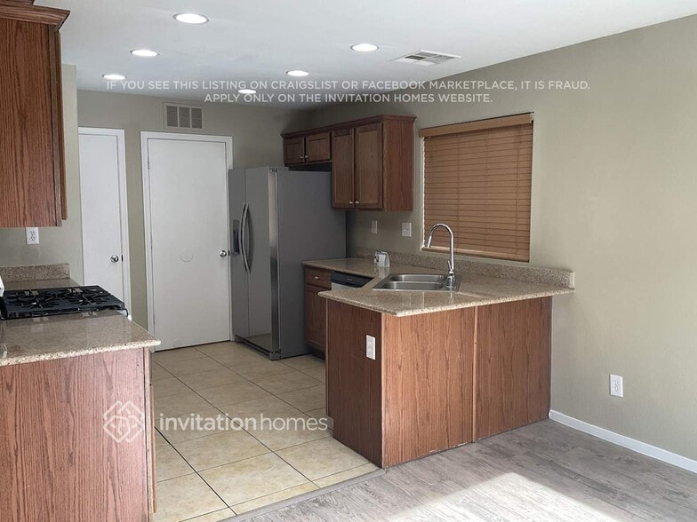 Building Photo - 8019 Torremolinos Ave