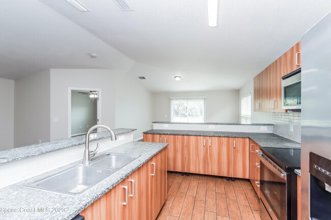 Building Photo - 3051 Fitzpatrick Ave