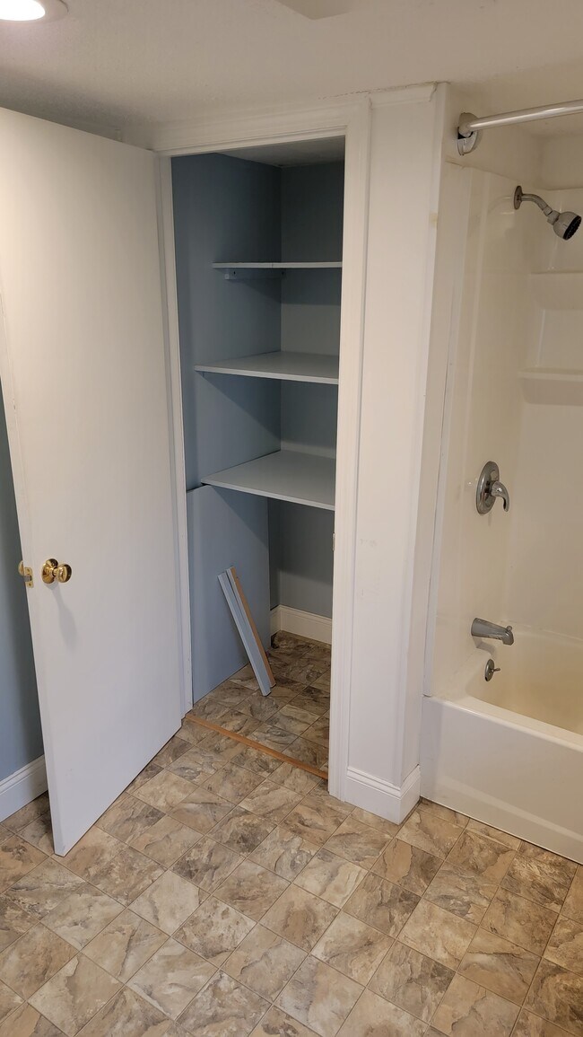 Building Photo - 115 Paul Manafort Dr