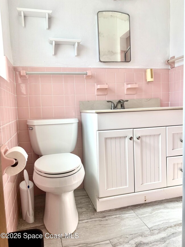 Building Photo - 19 Orange Ave