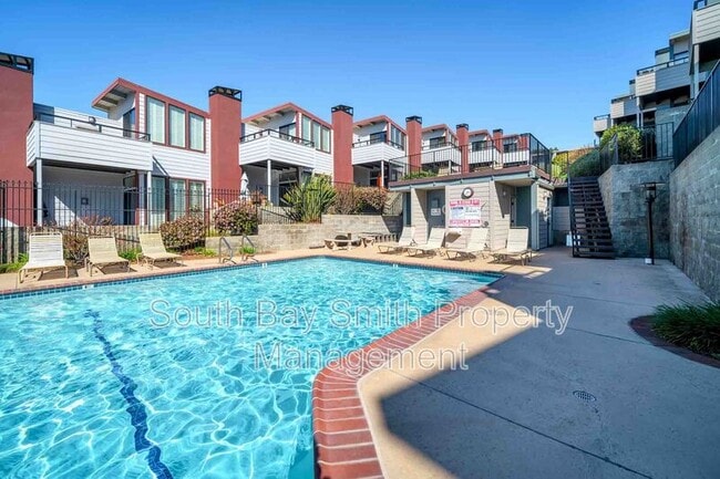 Building Photo - 420 Palos Verdes Blvd