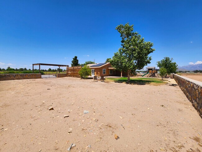 Building Photo - 1535 Vajillo Ln