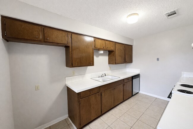 Building Photo - 407 Maple St