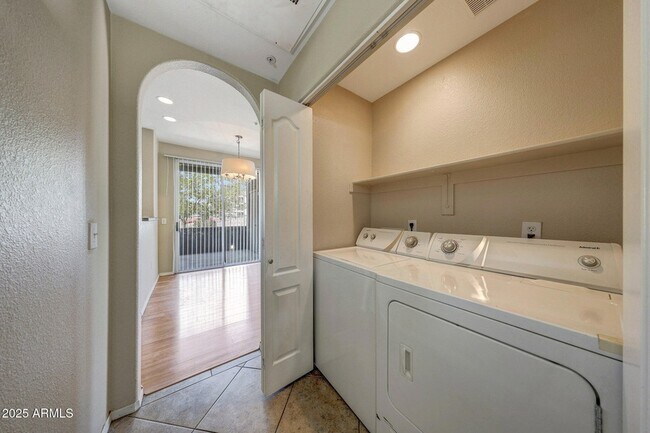 Building Photo - 2929 W Yorkshire Dr