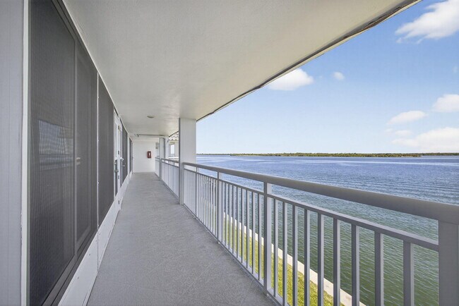 Building Photo - 100 Shore Ct