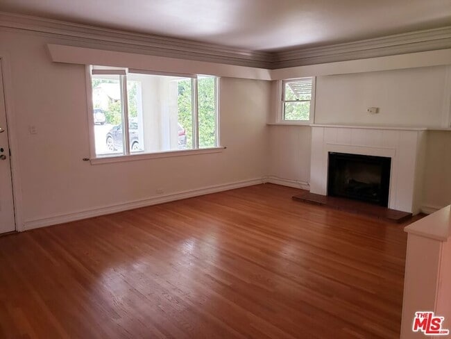 Building Photo - 1710 Oakwood St