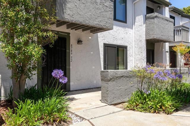 Building Photo - 8746 Villa La Jolla Dr