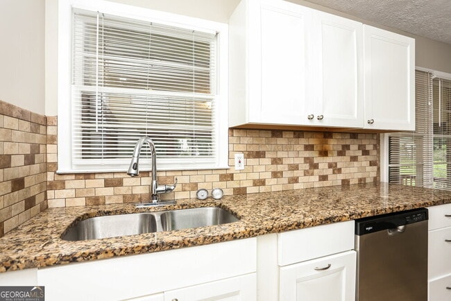 Building Photo - 2609 Farn Dr