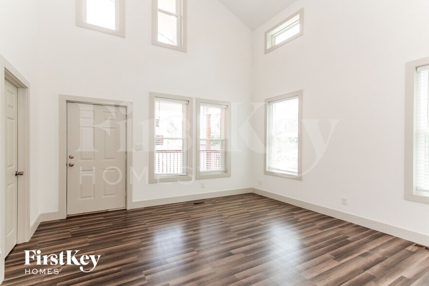 Building Photo - 81 May St