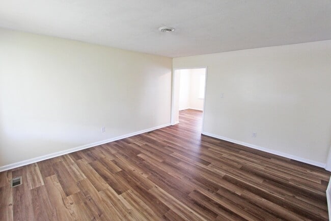 Building Photo - 401 Windridge Dr