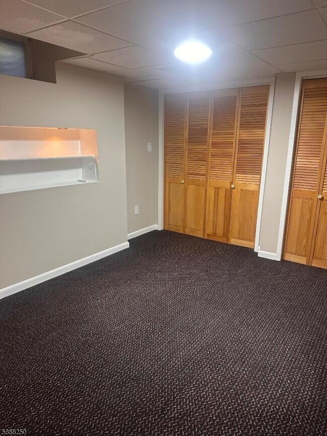 Building Photo - 51 Rushmore Ln