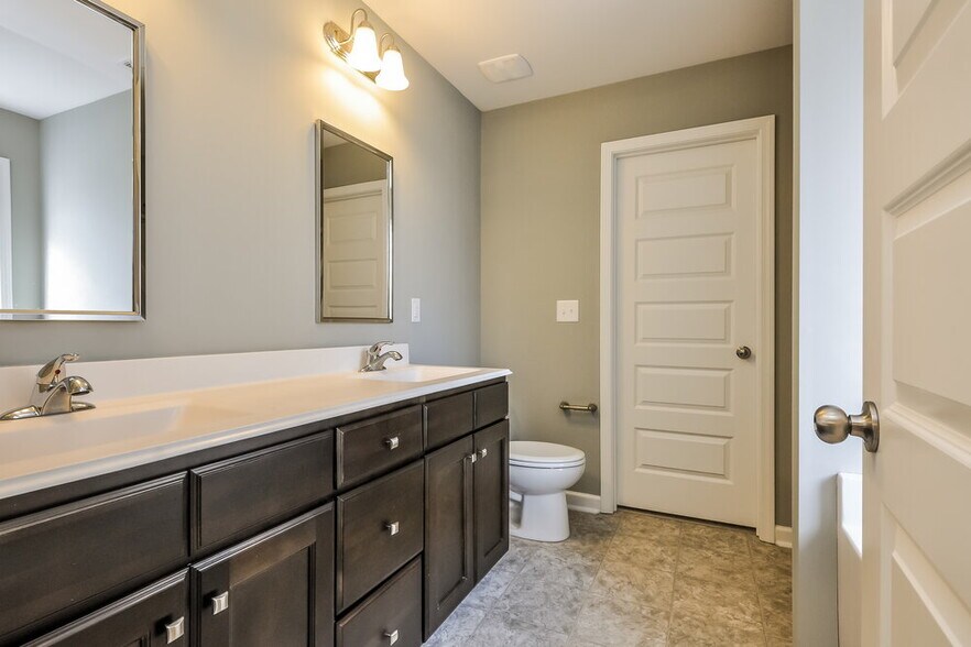 Building Photo - 1253 Braemar Highland Dr