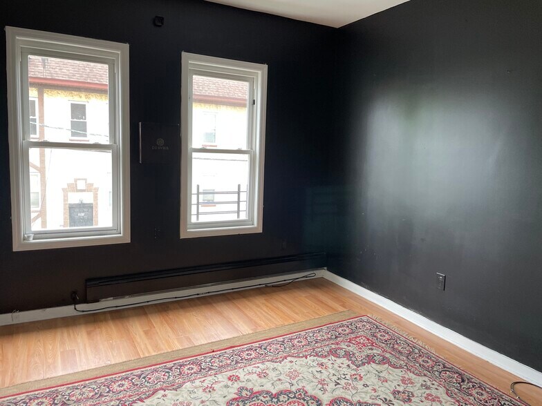 Living Room - 1401 Lincoln St